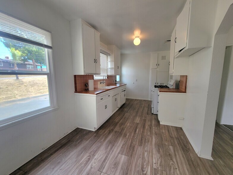 Building Photo - 16911 Glenetta Way