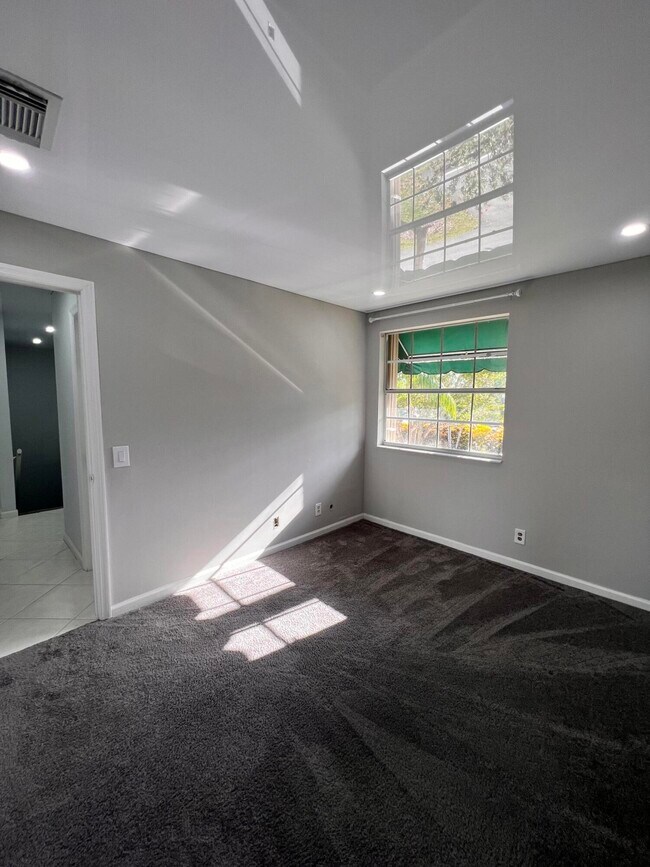 Building Photo - 6614 Via Regina