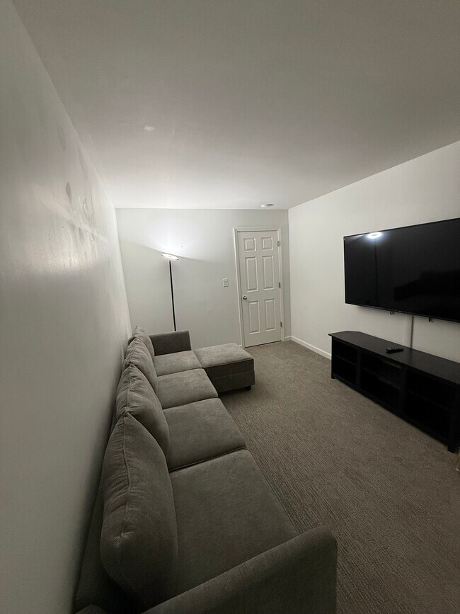 Building Photo - 4444 Lindell Blvd