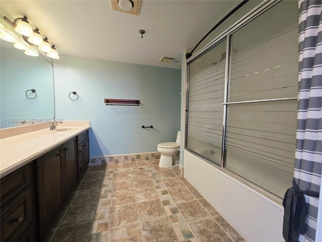 Building Photo - 2300 NE 33rd Ave