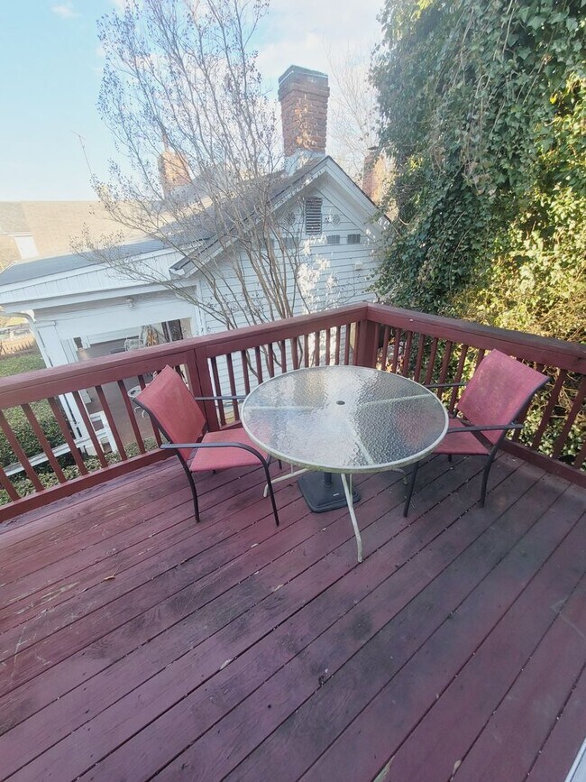 Building Photo - 1000 Taylor St