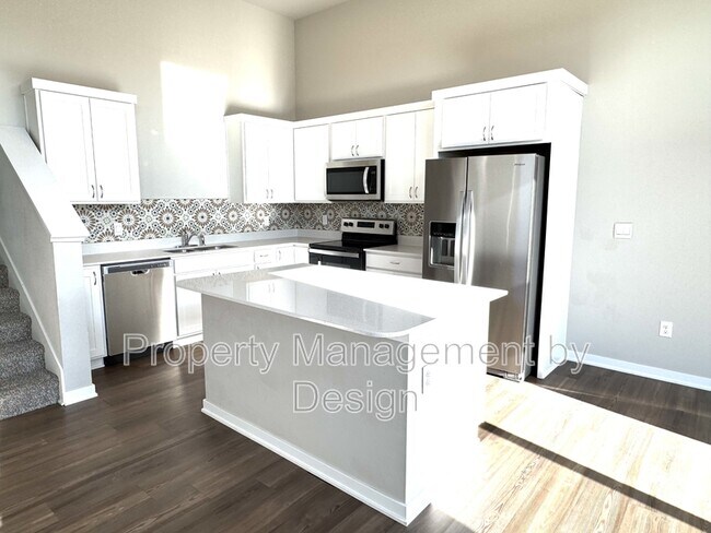 Building Photo - 9788 Crestview Dr