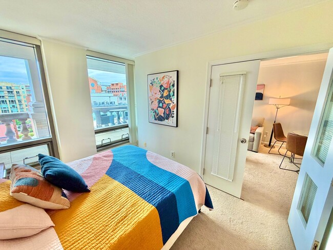 Building Photo - Penn Ave Prominent Neoclassical 1 Bed Condo, w/Balcony, Pool, Gym. - Furnished Option, Parking Op...