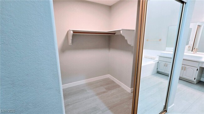 Building Photo - 7163 Mission Hills Dr