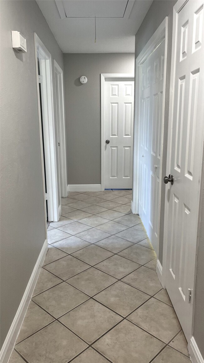 Building Photo - 9959 El Chaco Dr