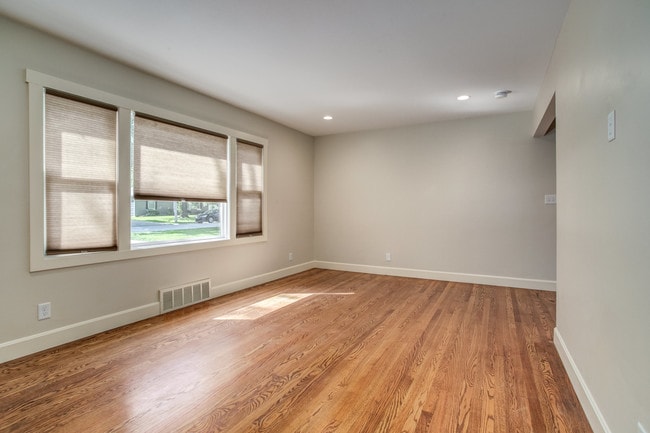 Building Photo - 6038 Juniper Dr