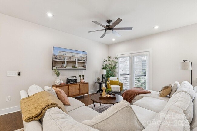 Building Photo - 12106 Brooklyn Ave