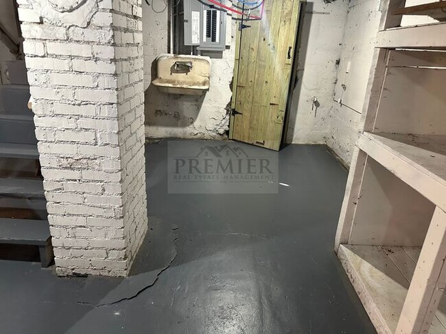Building Photo - 304 E Monroe St Buckner MO 64016 - 4 bed/ ...