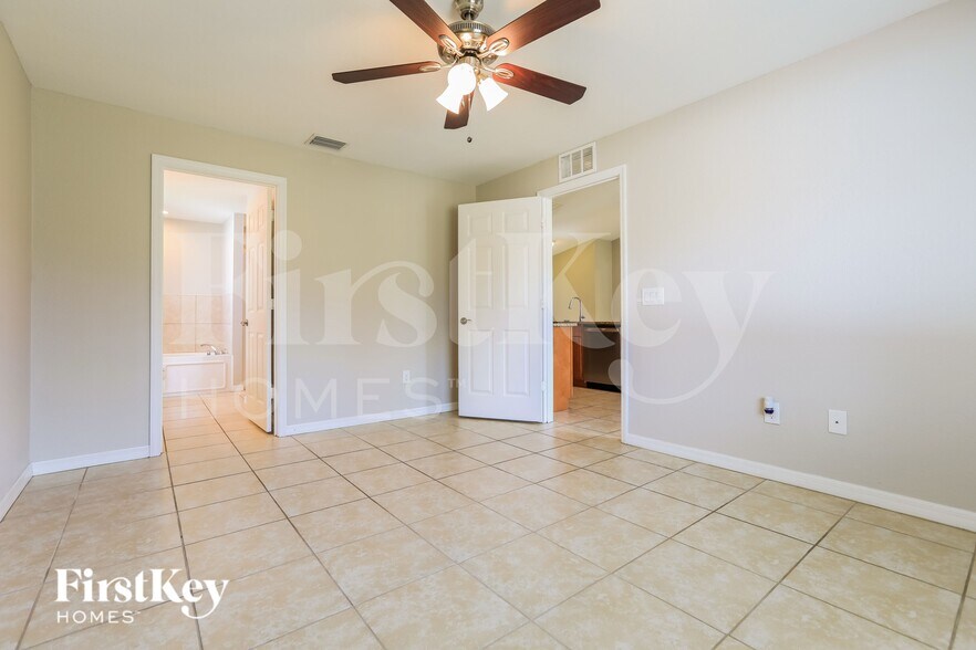 Building Photo - 4570 Lummus St