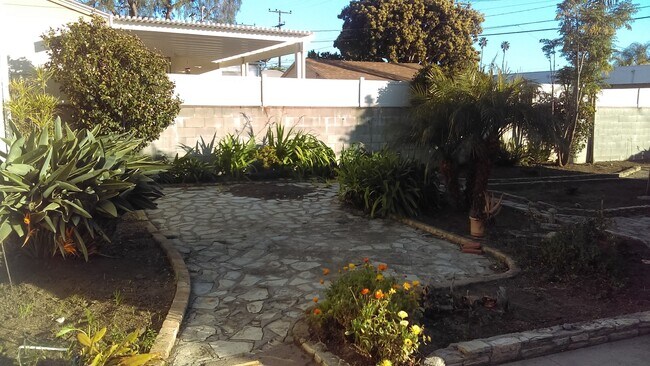 Building Photo - Charming 1920s Home – Full of Character! T...