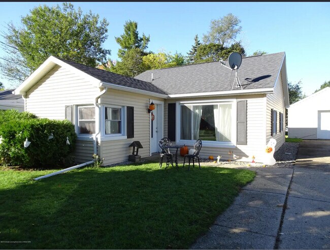Primary Photo - 814 Bostwick St S