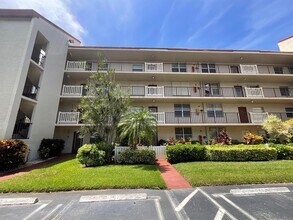 Building Photo - 300 Captains Walk