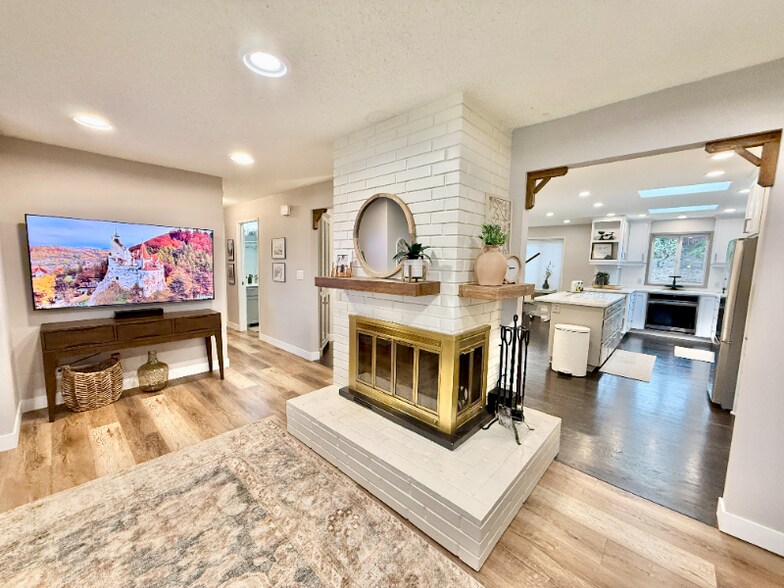 Building Photo - 14355 SW 114th Ave