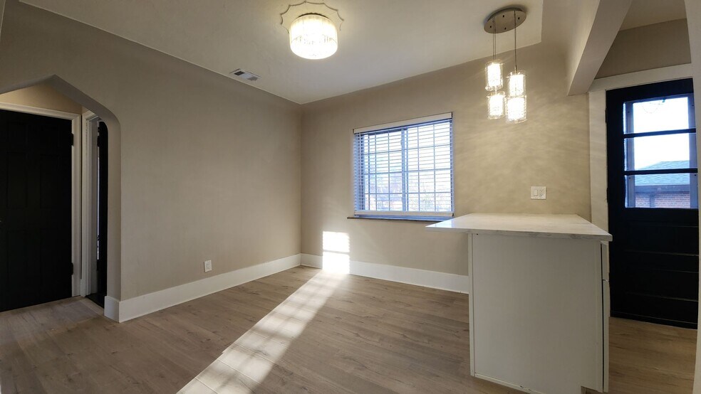 Building Photo - 5838 Nottingham Ave