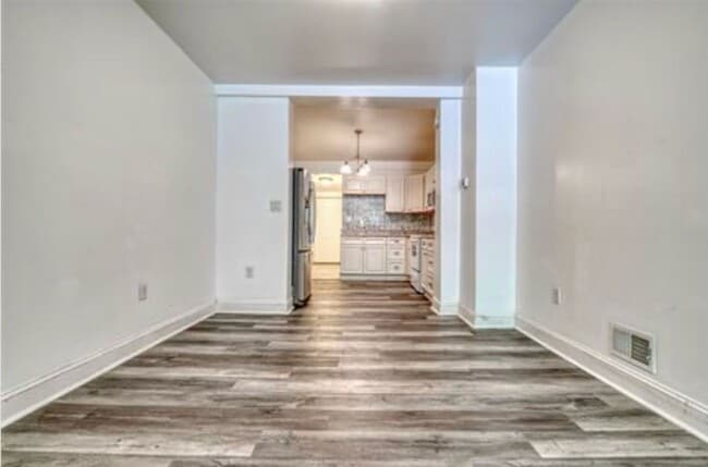 Building Photo - Stunning Newly Renovated 2 Bedroom 1 Bathroom