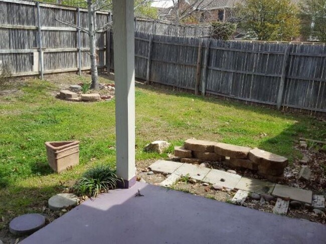 Building Photo - 6717 Dream Dust Dr