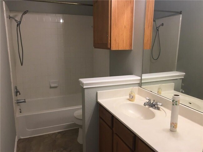 Building Photo - 312 Estate Dr