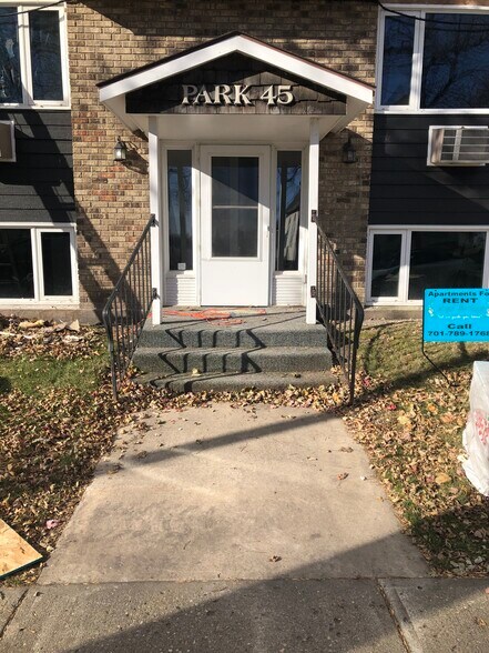 Building Photo - 704 9th St NW