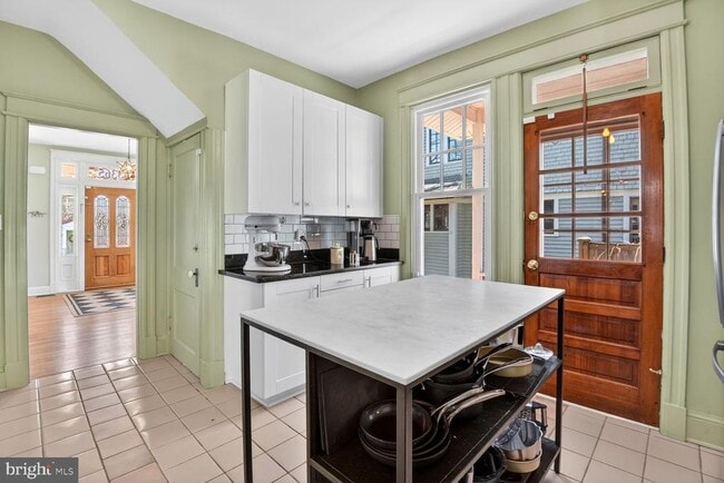 Building Photo - 3365 Runnymede Pl NW