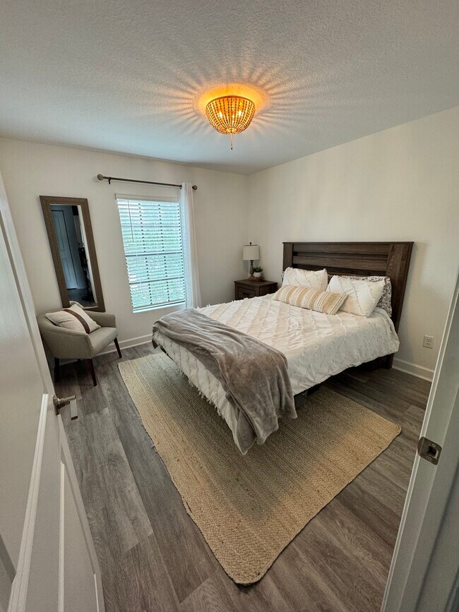 Building Photo - 1011 White Oak Ter