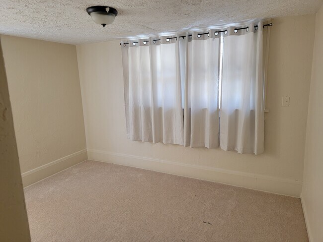 Building Photo - 1299 Sunrise Dr