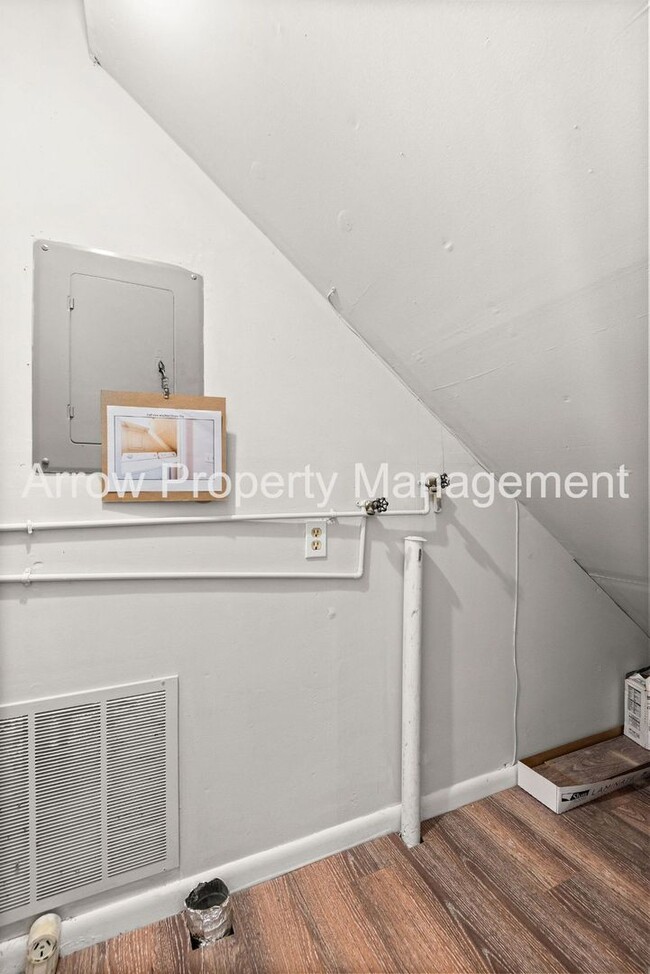 Building Photo - 50% off Second Full Month's Rent with a Si...