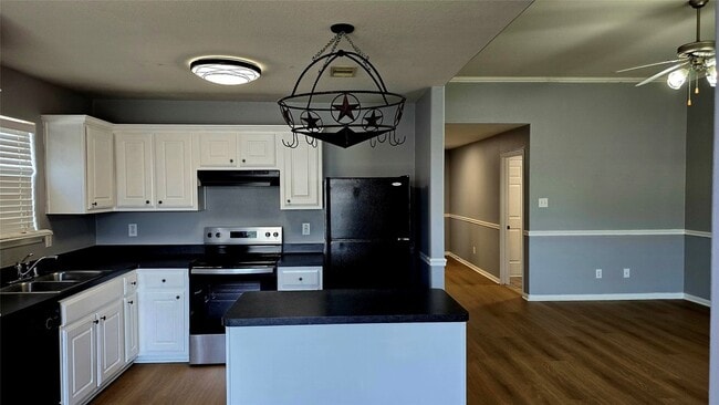 Building Photo - 7122 Sunrise Hill Ln