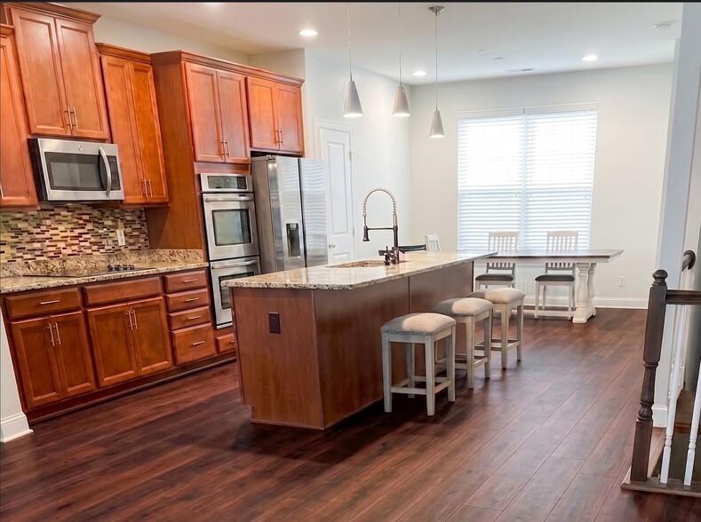 Building Photo - 9911 Whitemoss Dr