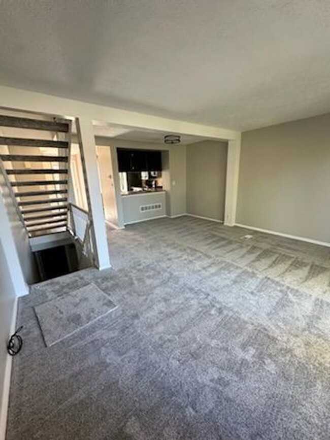 Building Photo - 2-bedroom, 1.5-bathroom townhouse in Imper...