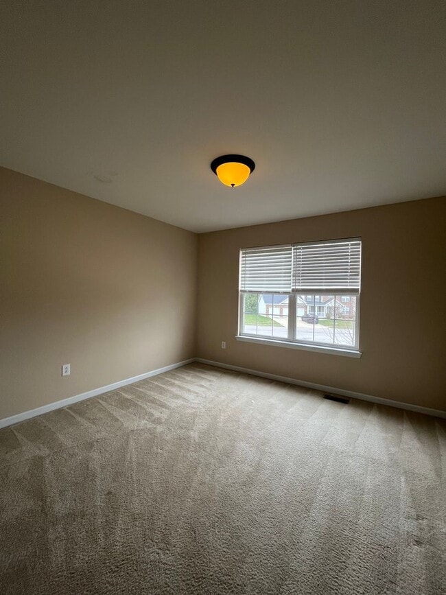 Building Photo - Updated 4 Bed 3 Bath Home In Fairview Heights!
