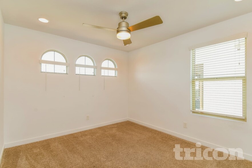 Building Photo - 4804 S Mole