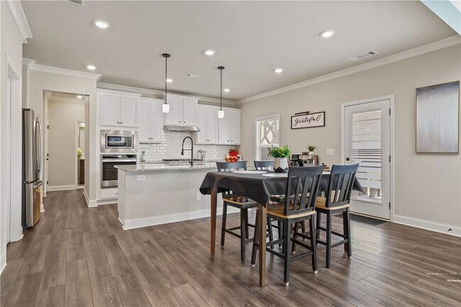 Building Photo - 7057 Br Crk Cv