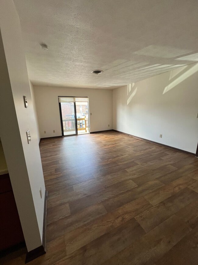 Building Photo - Apartment for Rent - Exclusive Leasing Special