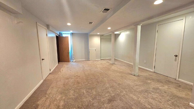 Building Photo - Beautiful 3-Bed, 3-Bath Haven with 1,901 Sq Ft of Comfort in St Louis Park with yard. 7/1/2026