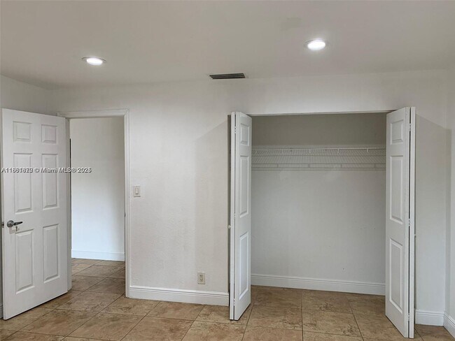 Building Photo - 8704 NW 38th Dr