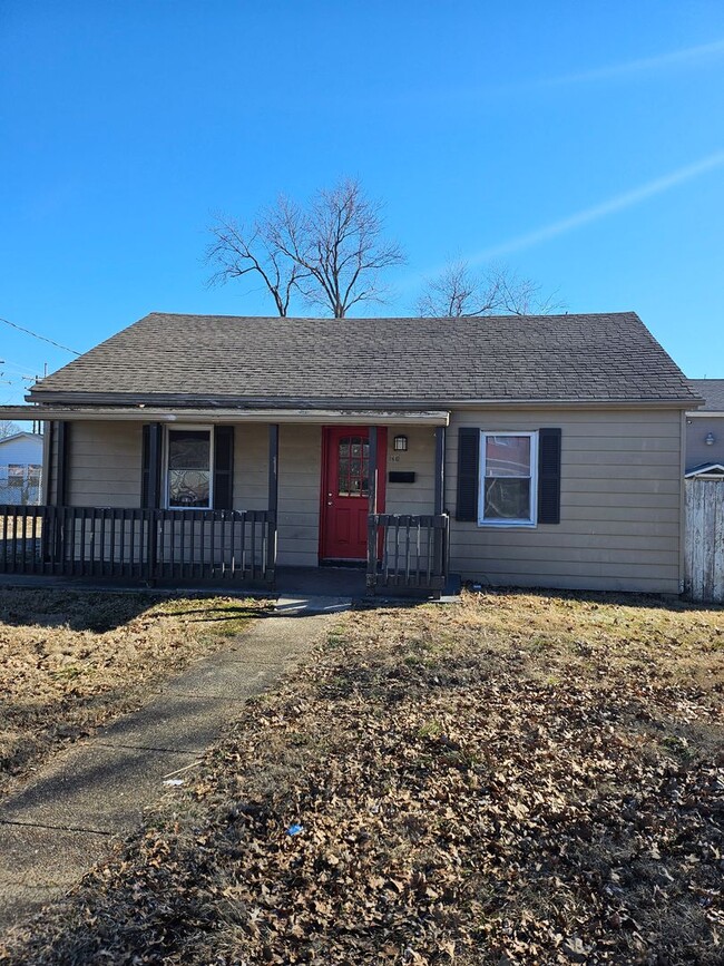Building Photo - 1610 S Parker Dr