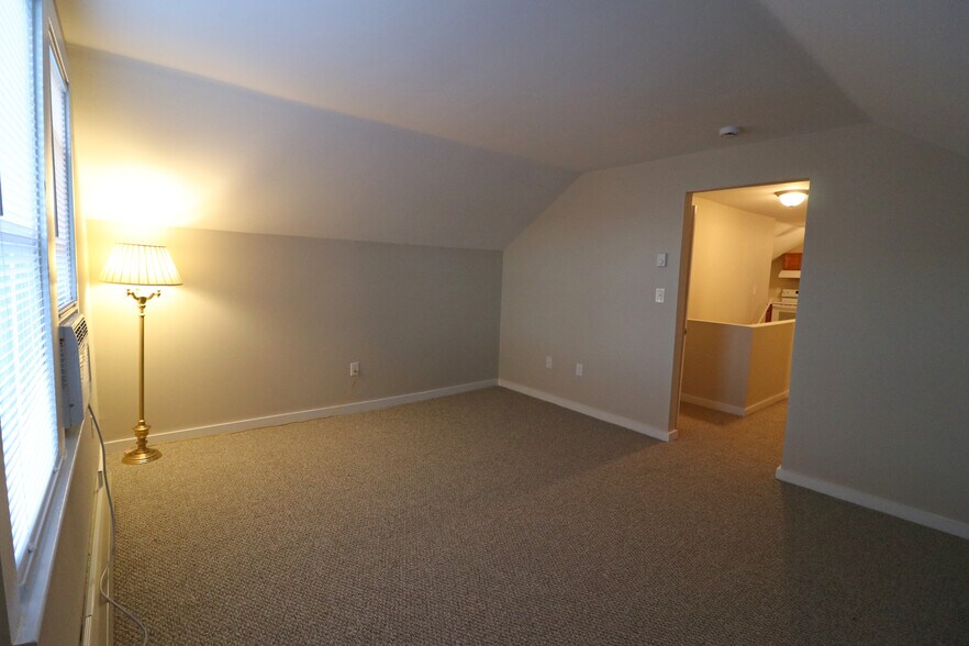 Building Photo - 318 S Watson St