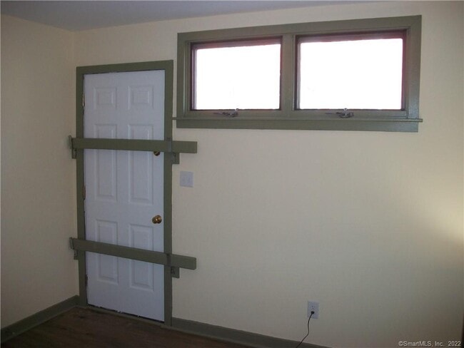 Building Photo - 35 Nash St