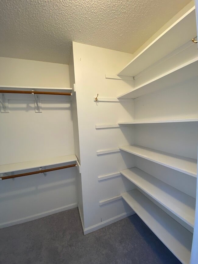 Building Photo - 118 W Skyhawk Dr