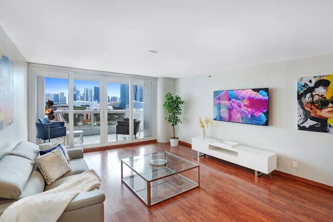 Building Photo - 1717 N Bayshore Dr