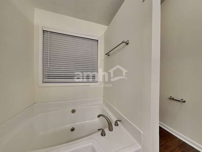 Building Photo - 3471 Erin Glen NW