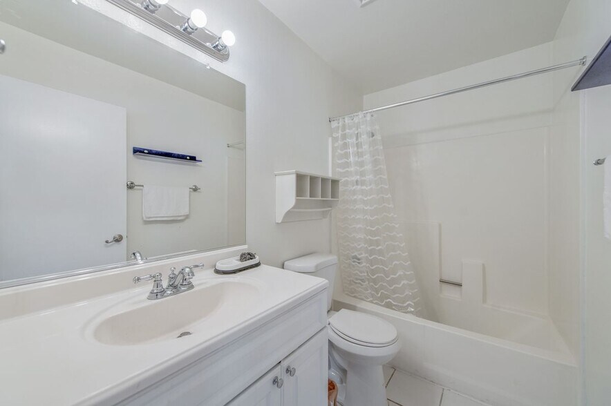 Building Photo - 165 Tarocco