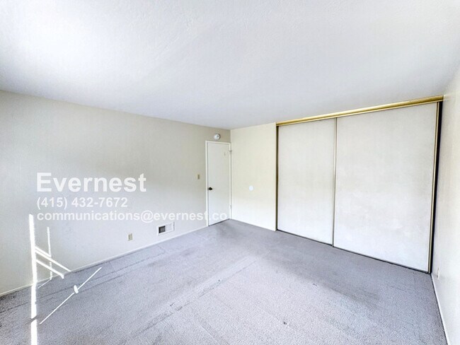 Building Photo - Spacious 2-Bed, 2-Bath Single-Family Home ...