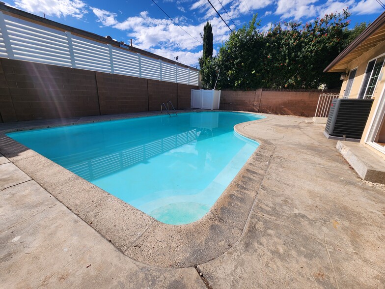 Building Photo - 13132 Hartland St