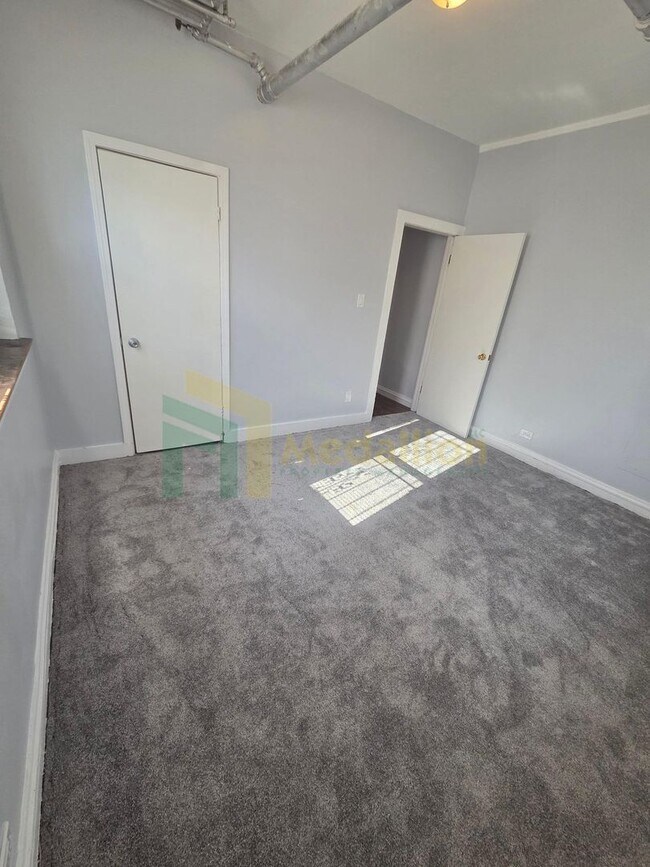 Building Photo - Bright & Spacious 2-Bedroom with Modern Up...