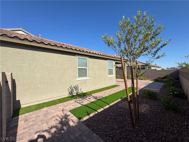 Building Photo - 7490 Lush Oasis Ave.