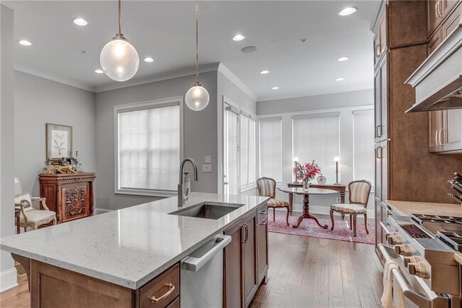 Building Photo - 345 Glen Iris Dr NE