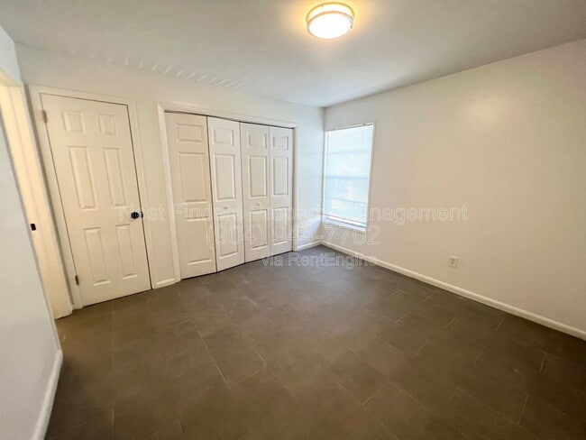 Building Photo - 1318 Sydney Pl