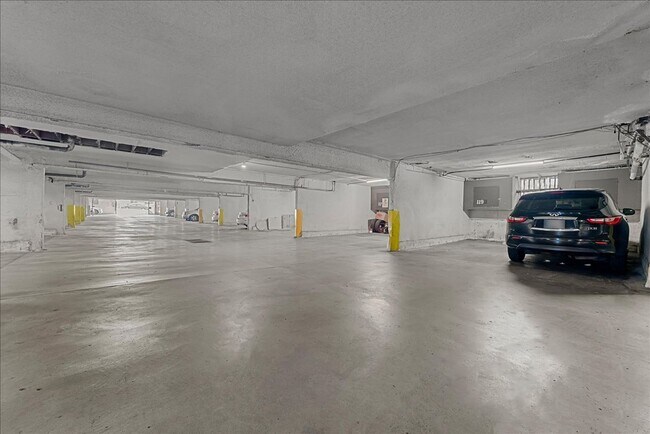 Building Photo - 719 N Eucalyptus Ave