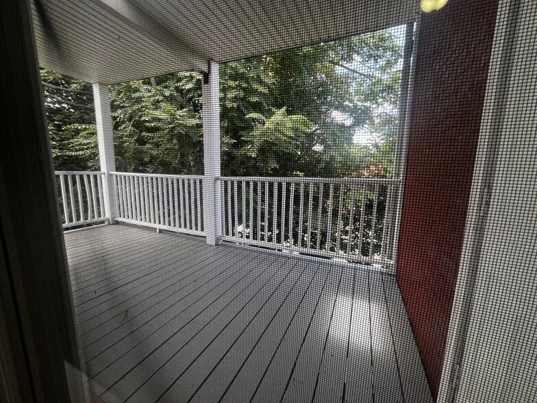 Building Photo - 37 Juniper St